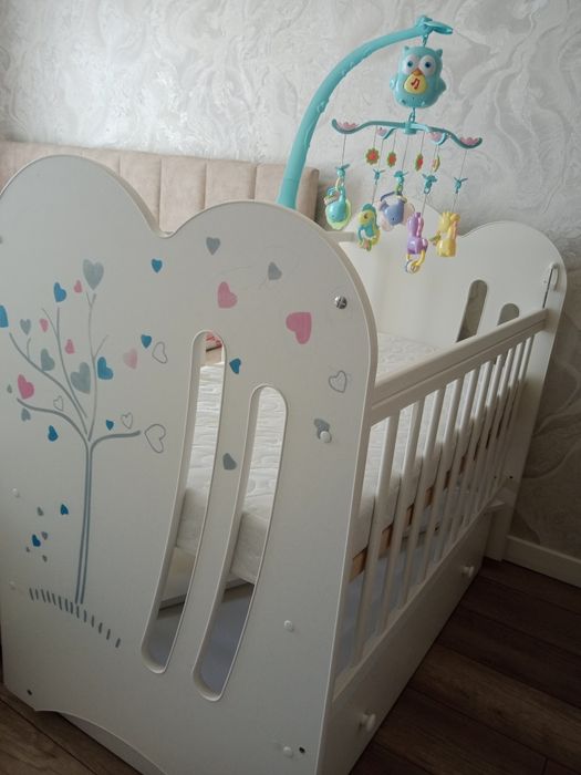 Манеж с тумбой, матрасом и игрушкой