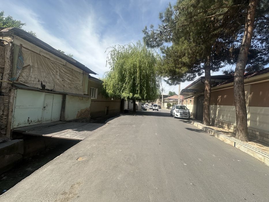 Кўкча махалласида 1.4 сотих уй   фасади 7 м,  узунлиги 20 м сотилади