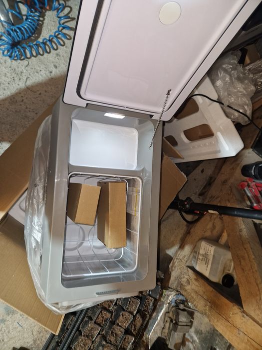 Frigider auto 42 litri 12v Defect de nou