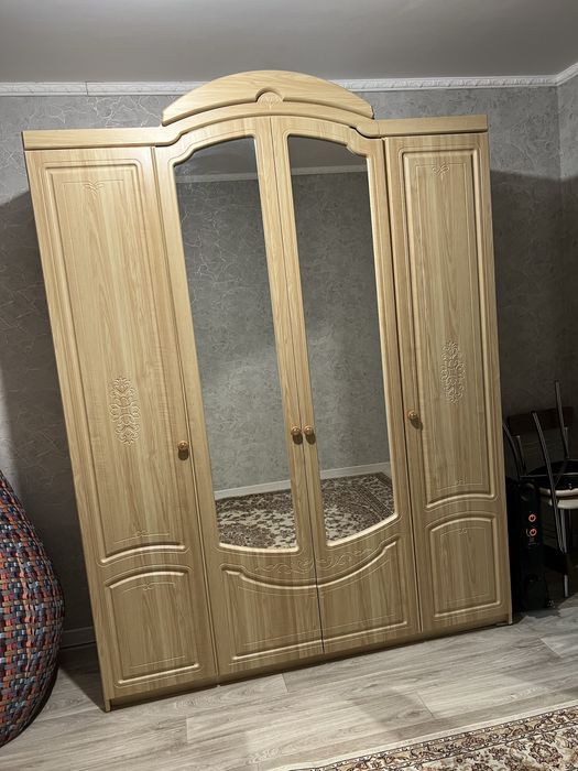 Комод зеркало шкаф