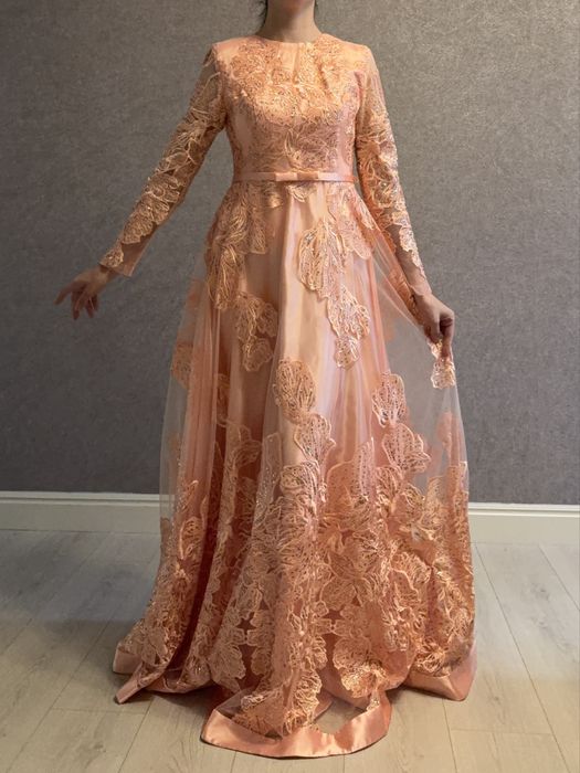 Шикарное вечернее платье