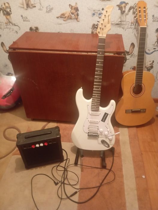 Продам электро гитару с комбо усилителем