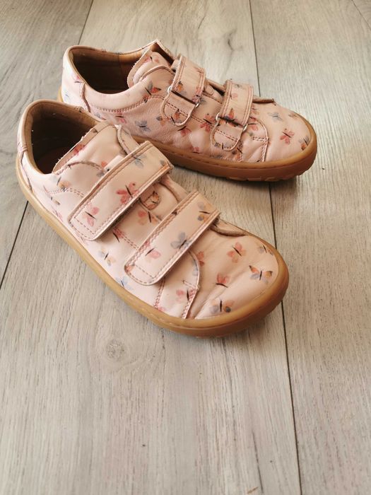 Vând pantofi Barefoot Froddo