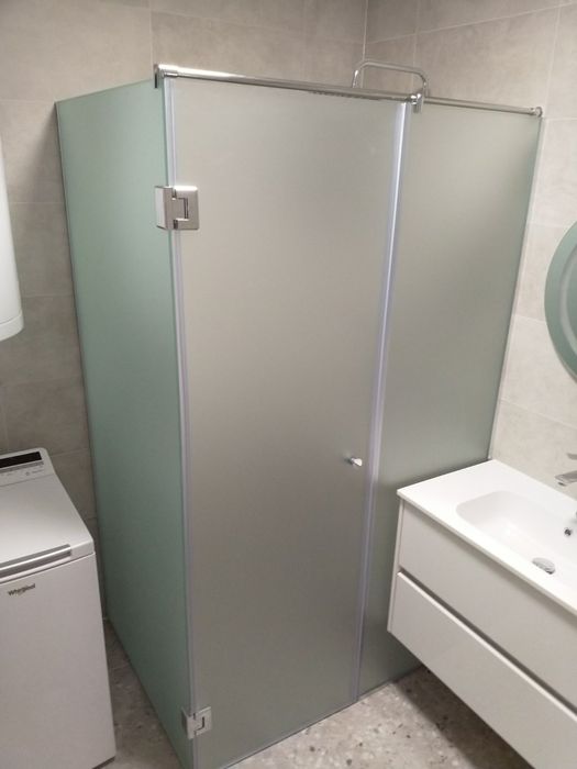 Душ кабини и паравани по поръчка