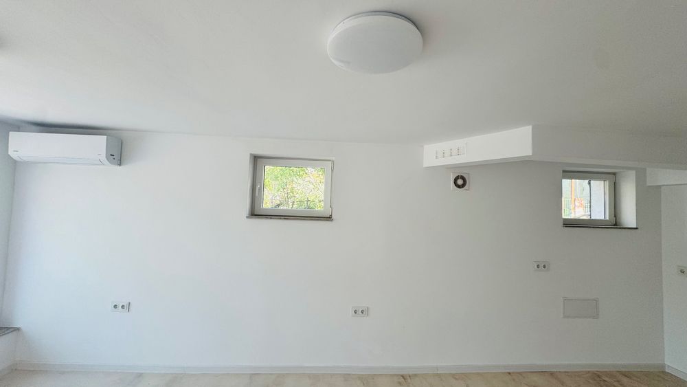 Отдава под наем помещение със статут гараж 29,5 м.кв. София Прощад Папа Йоан Павел II N 3