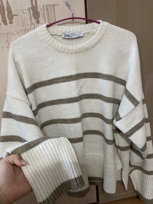 Беживый свитер Zara
