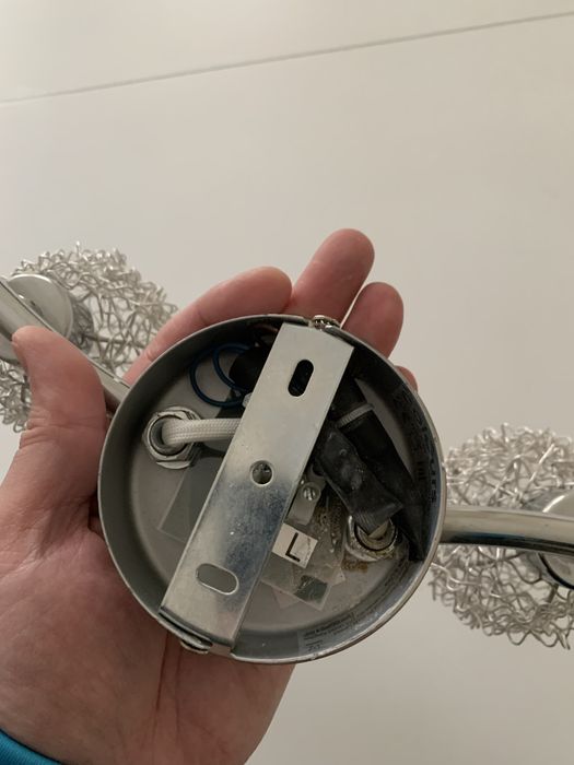 Lustra tavan eleganta