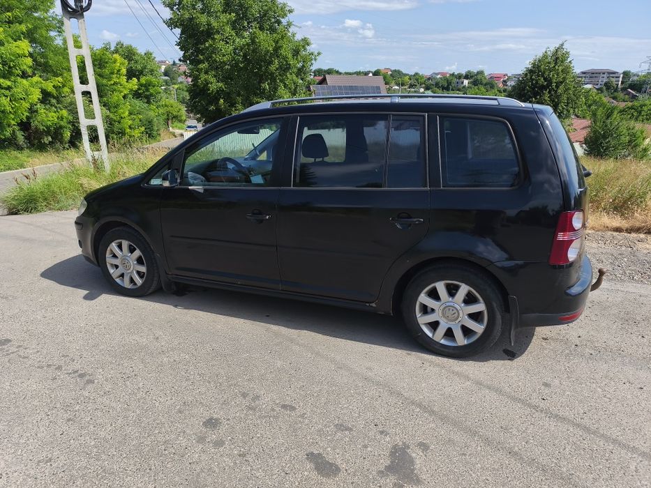 VOLKSWAGEN Touran