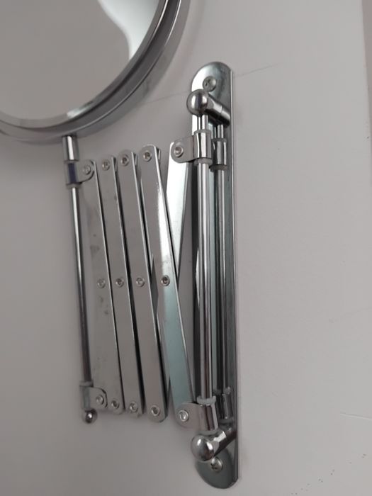 Oglinda cu doua fete