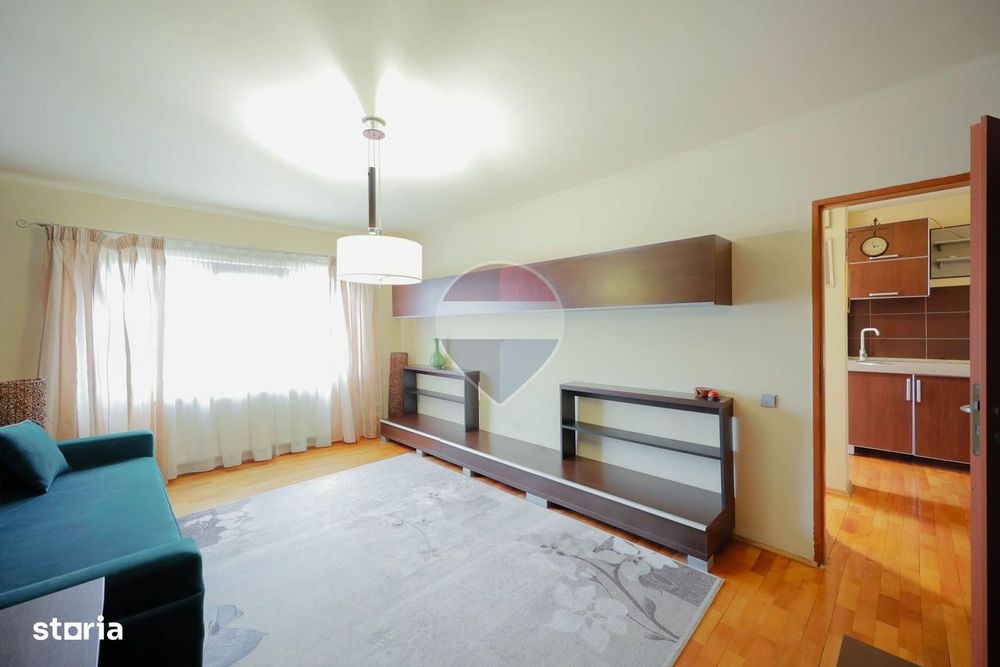 De vânzare apartament cu 3 camere, în zona Decebal
