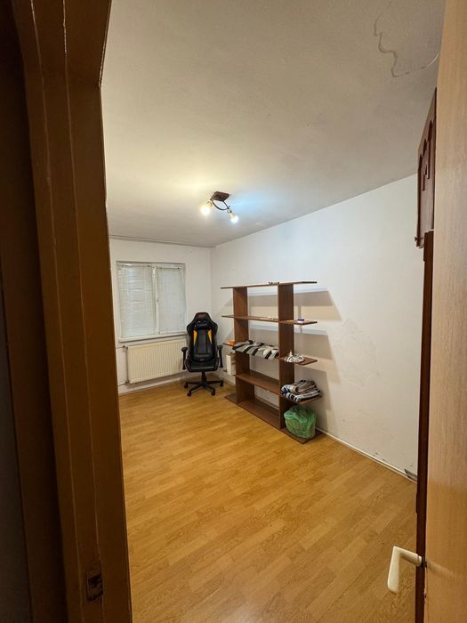 Apartament de vânzare - Craiovița Nouă