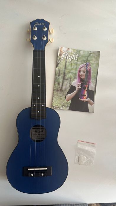 Продам укулеле , чехол в подарок