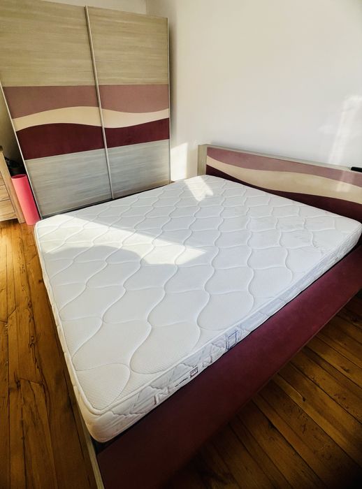 Спалня с Матрак и Подматрачна Рамка и Гардероб и 2 бр Шкафчета