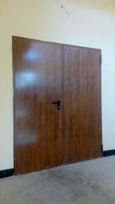 Метална двукрила врата - Нова с лек фабричен дефект
