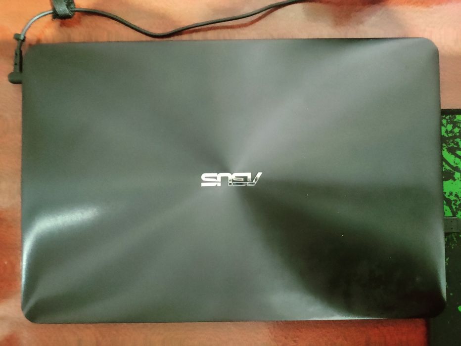 Продам ноутбук Asus в идеальном состоянии