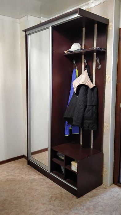 Мебель для прихожей с зеркалом