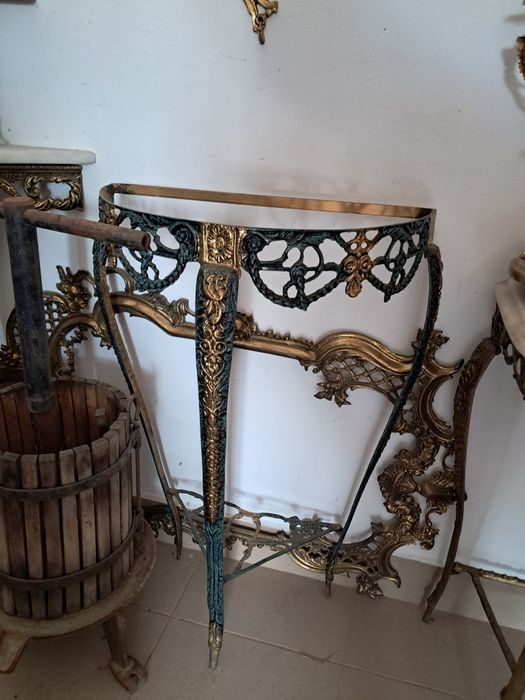 Consola din bronz