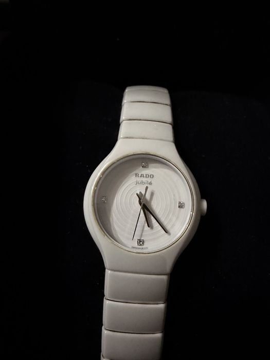 Rado дамски часовник, бяла керамика, 4 диамантчета