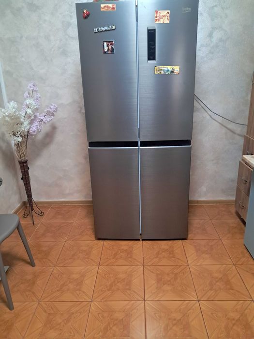 Vând frigider Beko GNO46623XPN, 4 uși, capacitate totală 466 litri, în stare foarte bună, folosit doar aproximativ 3 luni.