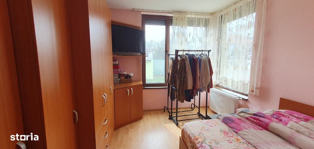 Proprietar vând casă individuală pe colț în zonă liniştită