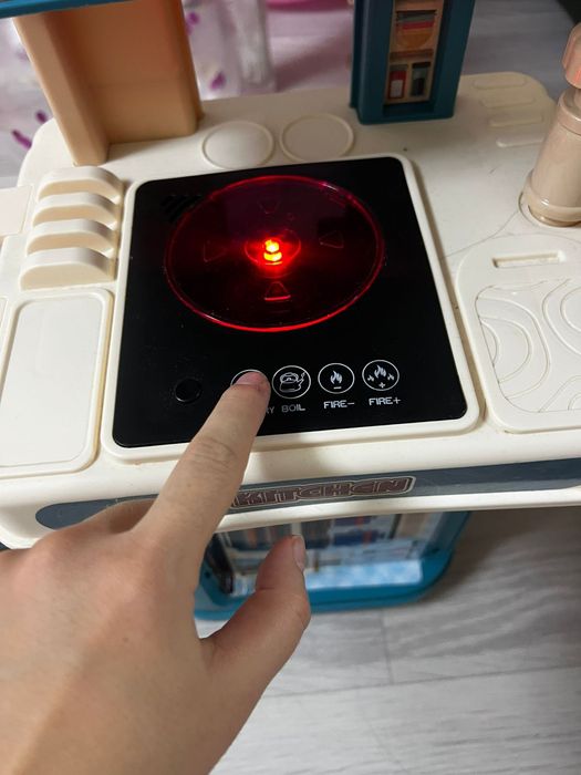 Продам детскую кухню