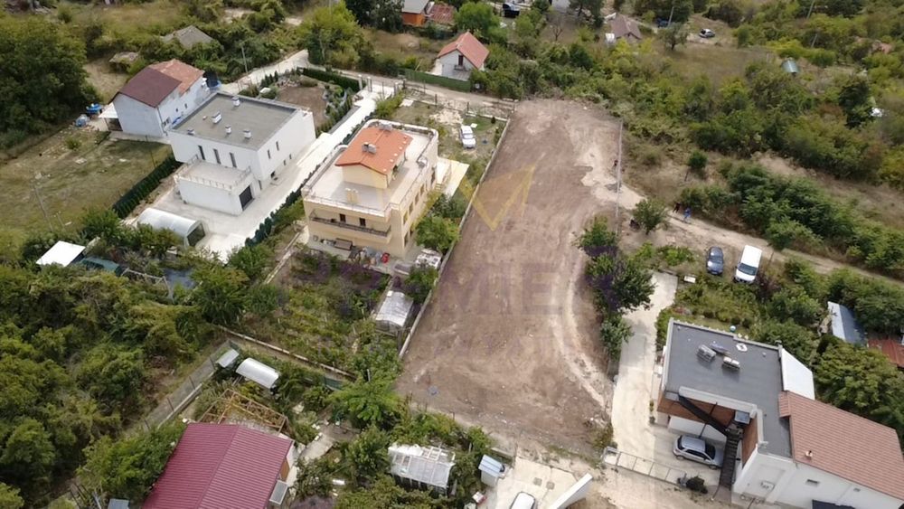 Парцел в Варна-м-т Сотира площ 979 цена 130000
