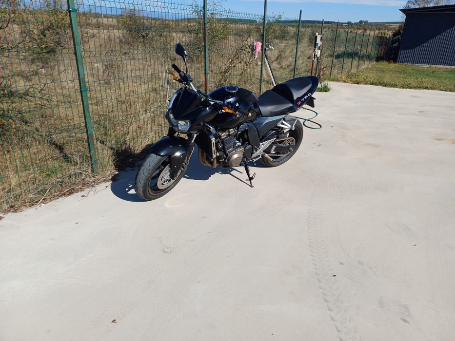 Vand Kawasaki Z750 2004 in stare buna
