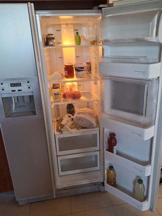 Frigider samnsung cu 2 uși stare bună 2500lei