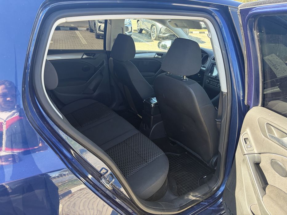 VW Golf 6 1.6 MPI (102 CP) – 157k km, CarPlay, LED ambiental, Climă