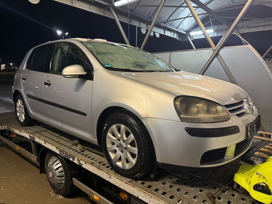 Dezmembrez vw golf 5 1.6 fsi 2008