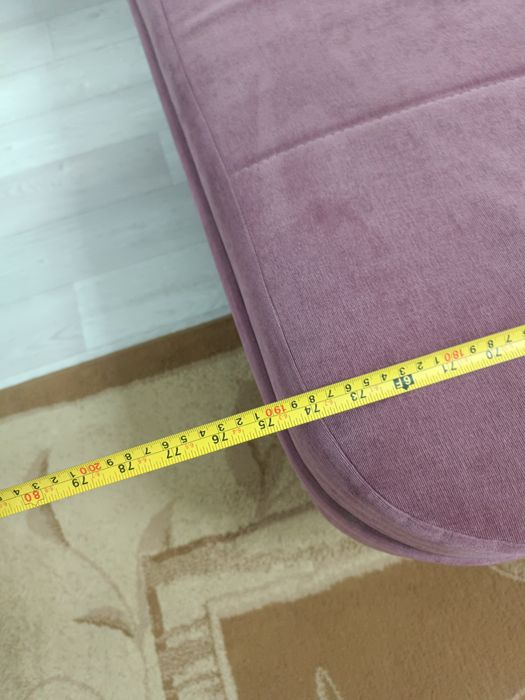 Продам диван  красный.