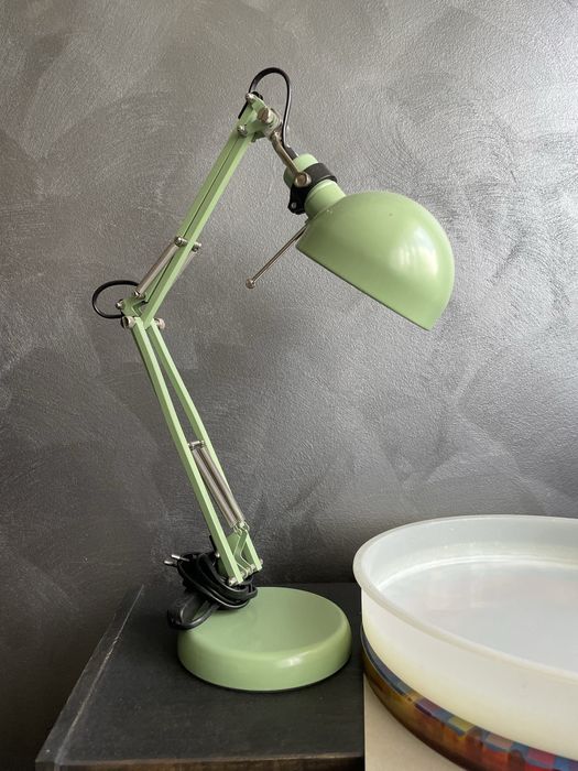 Икея стенни лампи и лампа за бюро