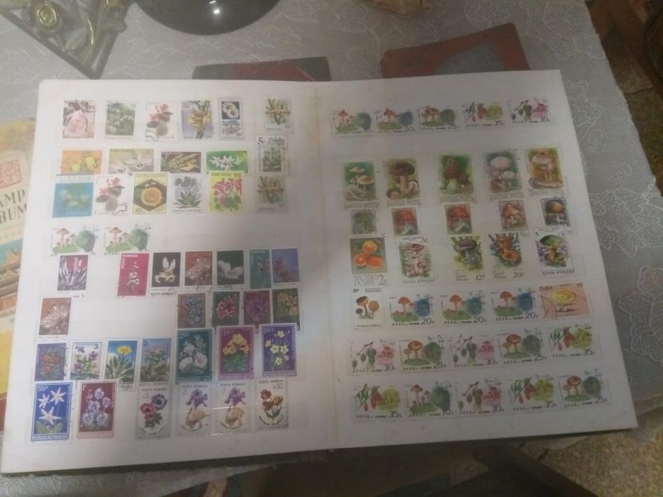 Timbre vechi in clasor