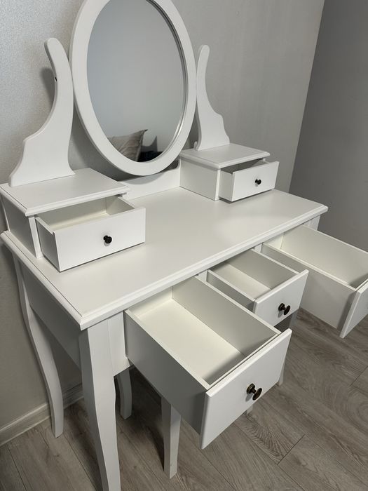 SET masuta machiaj+taburet MALLING JYSK