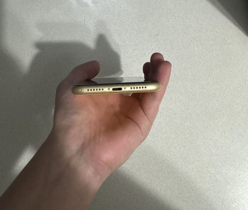 Продам iPhone XR