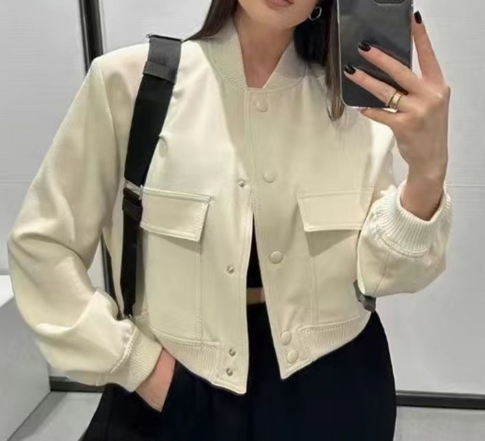 Продам бомбер новый размер 48-50