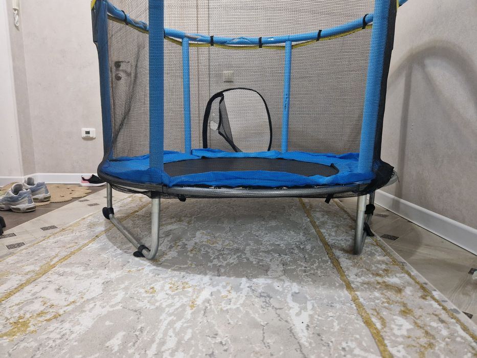 Продам детский батут в хорошем состояний.