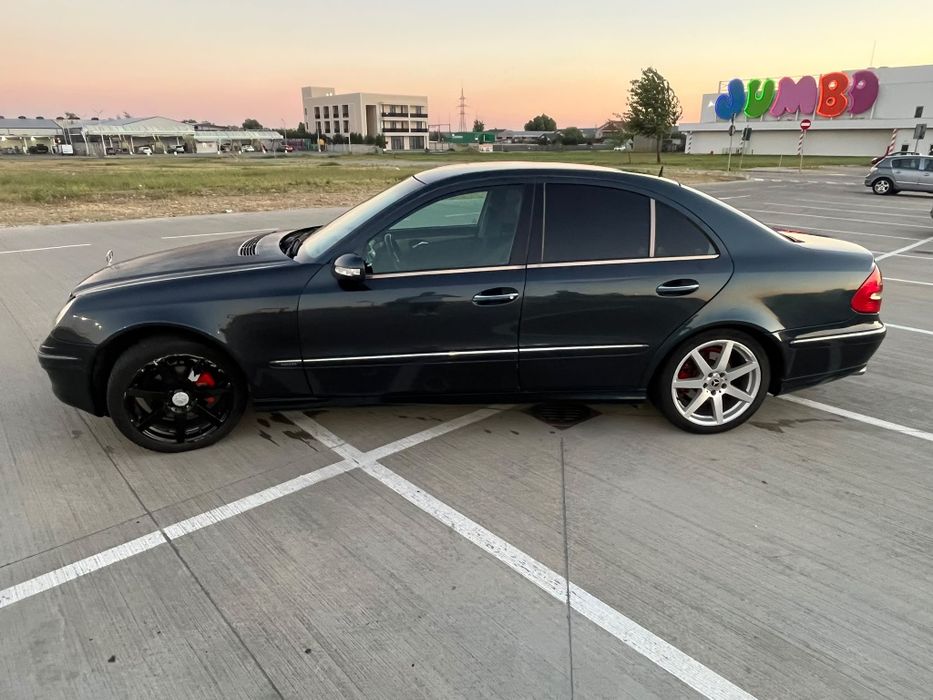 Vând Mercedes-Benz e220