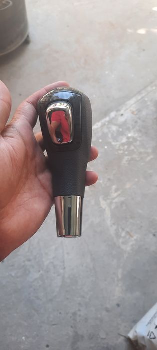 Продам ручку скорости от жентры состояние новое с аквапринтом даймонд.