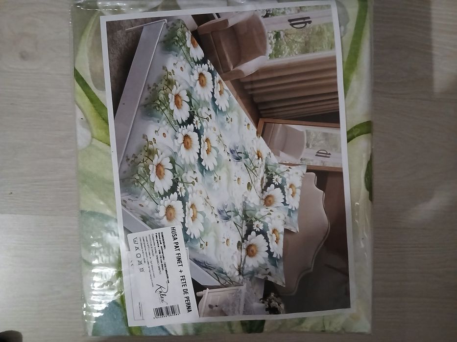 Vând husa pat cu doua fete de pernă