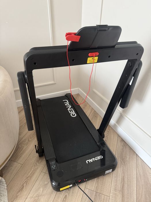 Продам беговую  дорожку GENAU