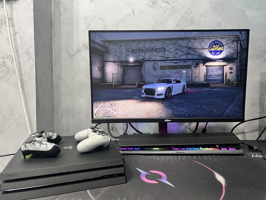 Vand Play Station 4 Pro 1Tb cu 2 controllere