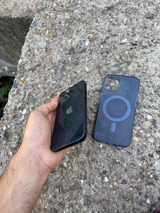 Vand iPhone 14 negru 128 GB in stare perfecta