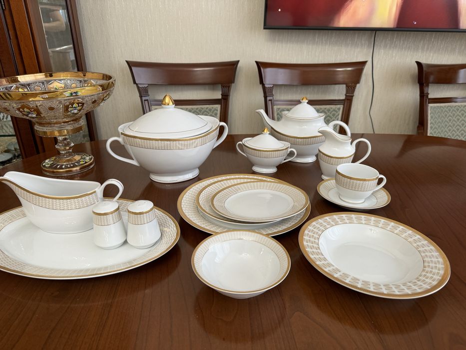 Японский сервиз на 12 персон.