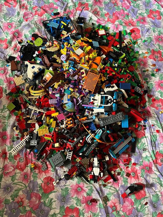 Piese lego și cărți