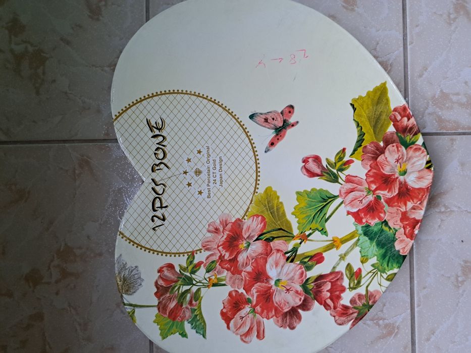 Продам Красивый сервиз