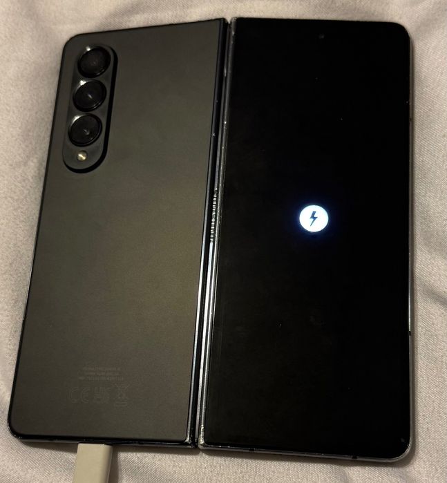 Vând telefon Samsung Z golf 4