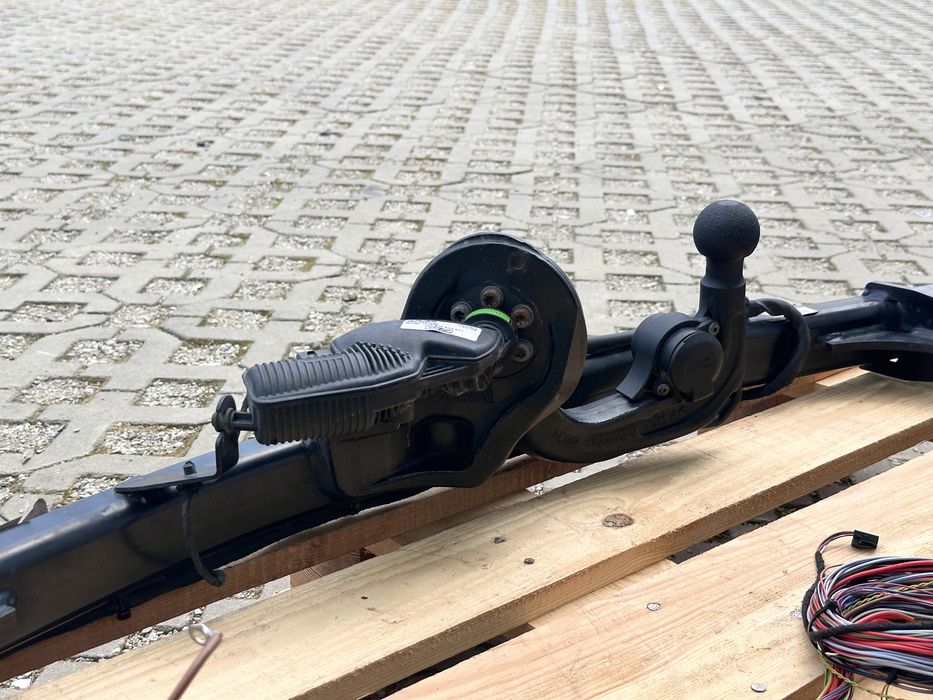 Теглич комплект AUDI A6 C8 / A7 C8 Електрически  4K0800491E