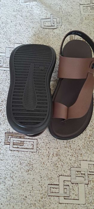 Sandale noi barbatesti de vara culoare maro nr. 42!