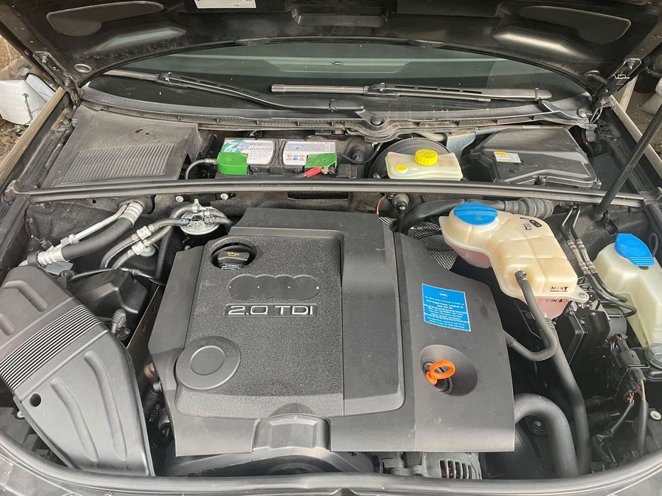 Audi A4 Vând Audi A4 B7 S-line int/ext foarte bine întreținută!